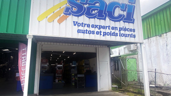 Façade de l’agence SACI Sainte-Rose en Guadeloupe, spécialisée en pièces détachées pour véhicules