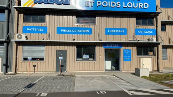 Façade de l’agence SACI La Savane à Saint-Louis – Vente de pièces auto et poids lourds à la Réunion