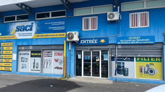 Façade de l’agence SACI Sainte-Suzanne – Vente de pièces auto et poids lourds à la Réunion