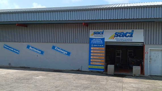 Façade de l’agence SACI La Savane à Morne Émile, Saint-Martin – Vente de pièces auto et poids lourds
