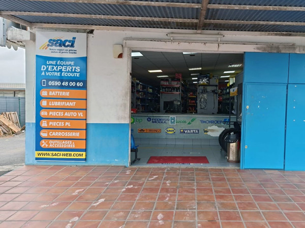 Façade de l’agence SACI Morne-à-l’Eau en Guadeloupe, spécialiste en pièces détachées auto et poids lourds