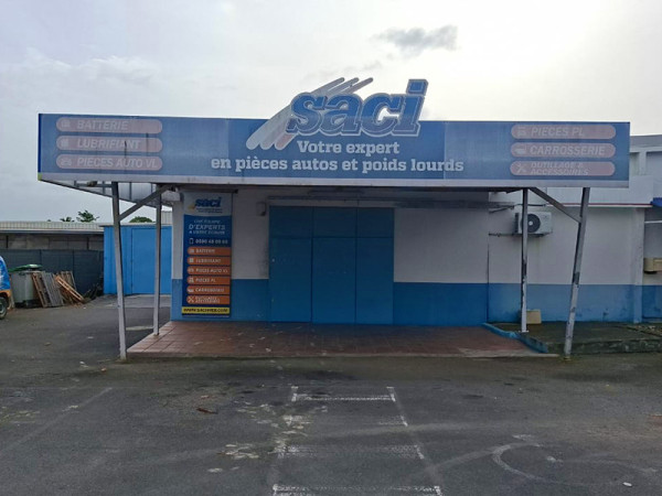 Façade de l’agence SACI Morne-à-l’Eau en Guadeloupe, spécialiste en pièces détachées auto et poids lourds