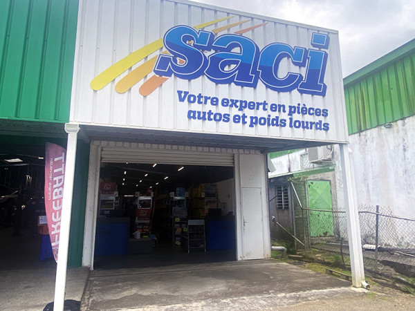 Façade de l’agence SACI Sainte-Rose en Guadeloupe, spécialisée en pièces détachées pour véhicules