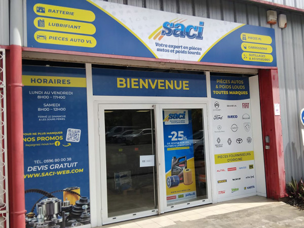 Façade de l’agence SACI Le Robert en Martinique, spécialiste en pièces détachées auto et poids lourds