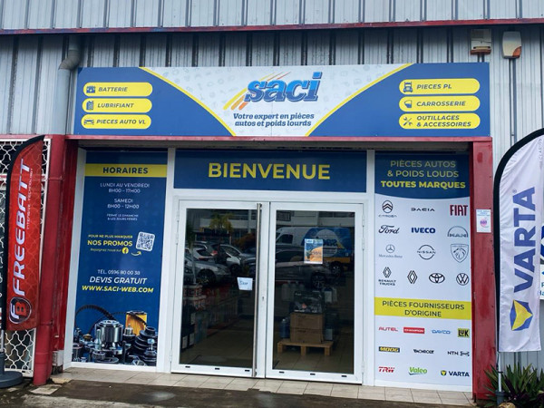 Façade de l’agence SACI Le Robert en Martinique, spécialiste en pièces détachées auto et poids lourds