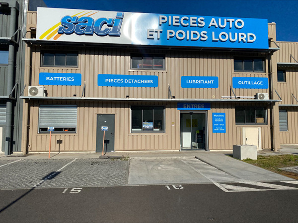 Façade de l’agence SACI La Savane à Saint-Louis – Vente de pièces auto et poids lourds à la Réunion