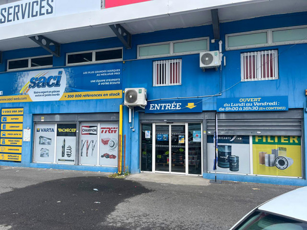Façade de l’agence SACI Sainte-Suzanne – Vente de pièces auto et poids lourds à la Réunion