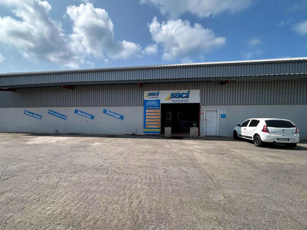 Façade de l’agence SACI La Savane à Morne Émile, Saint-Martin – Vente de pièces auto et poids lourds